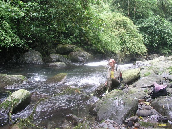 OLYMPUS DIGITAL CAMERA         